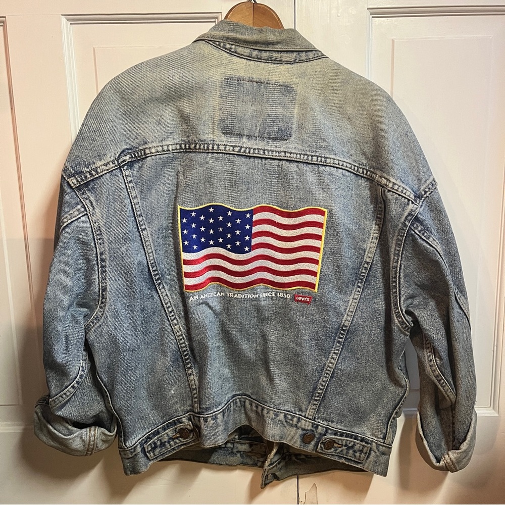 VINTAGE LEVI DENIM JACKET